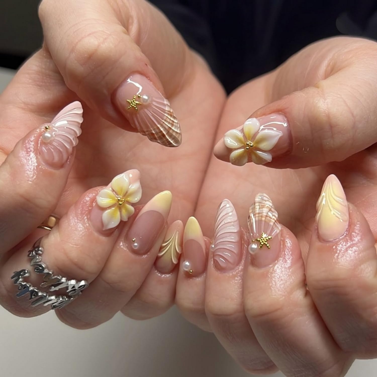 Floral Press-On Fake Nails Set for Elegant Manicure Styles