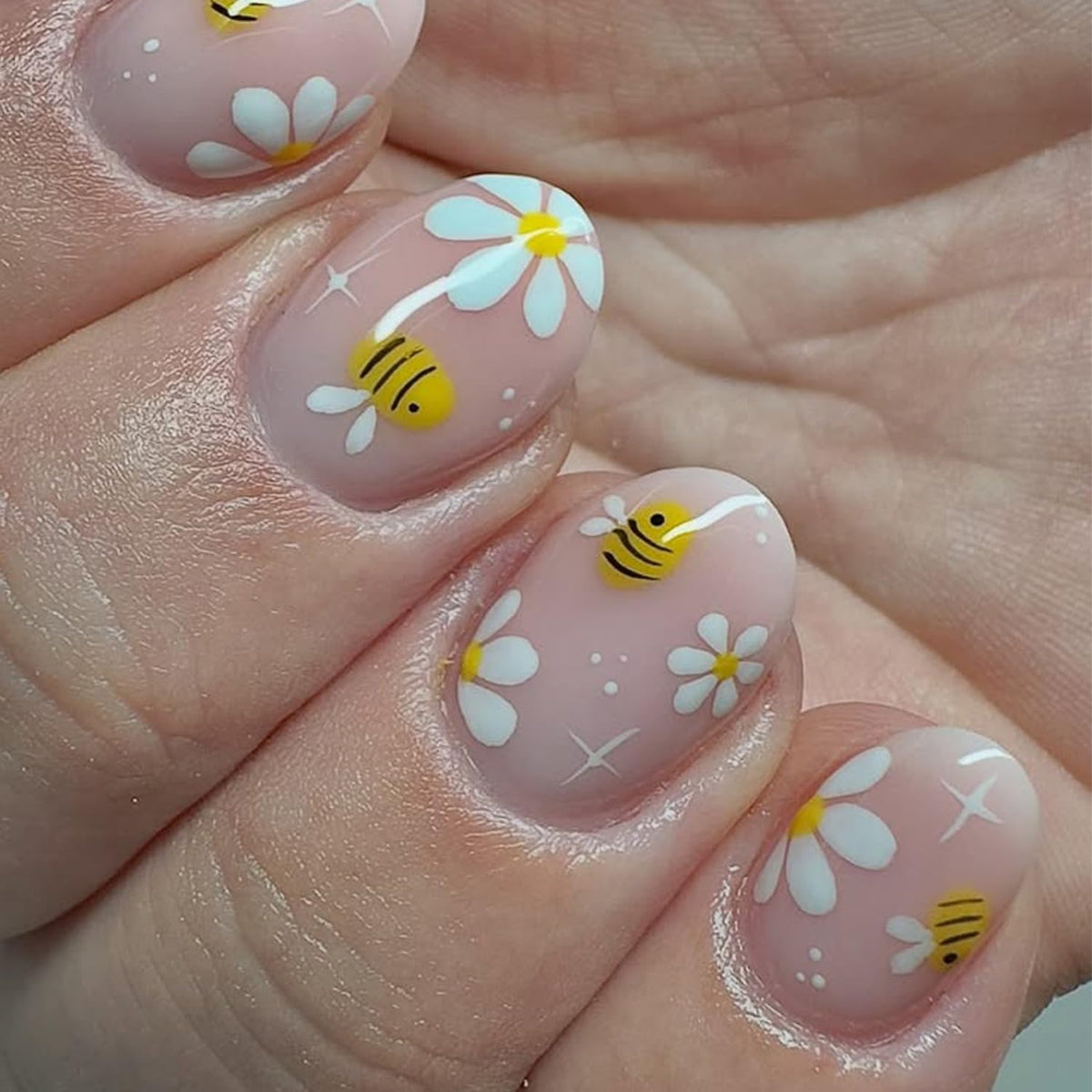 Floral Press-On Fake Nails Set for Elegant Manicure Styles